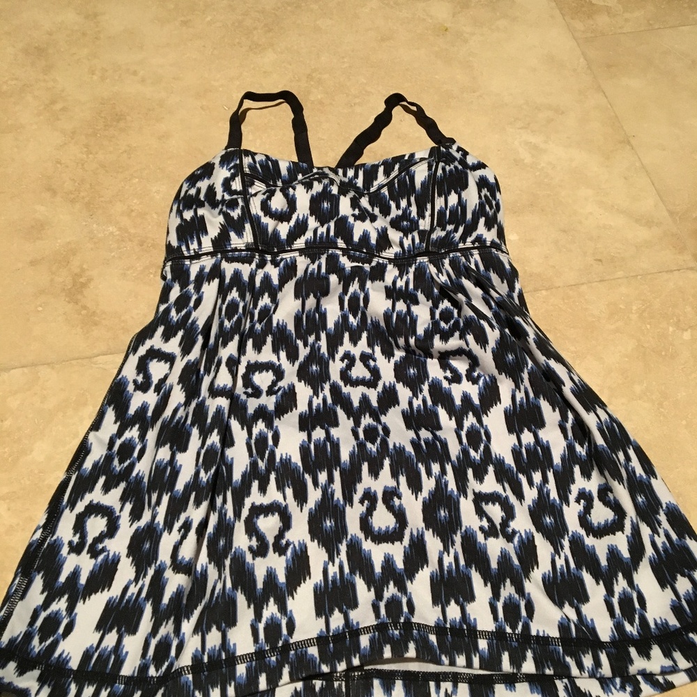 Lululemon Blck Wht Blue Tank top  Size 4